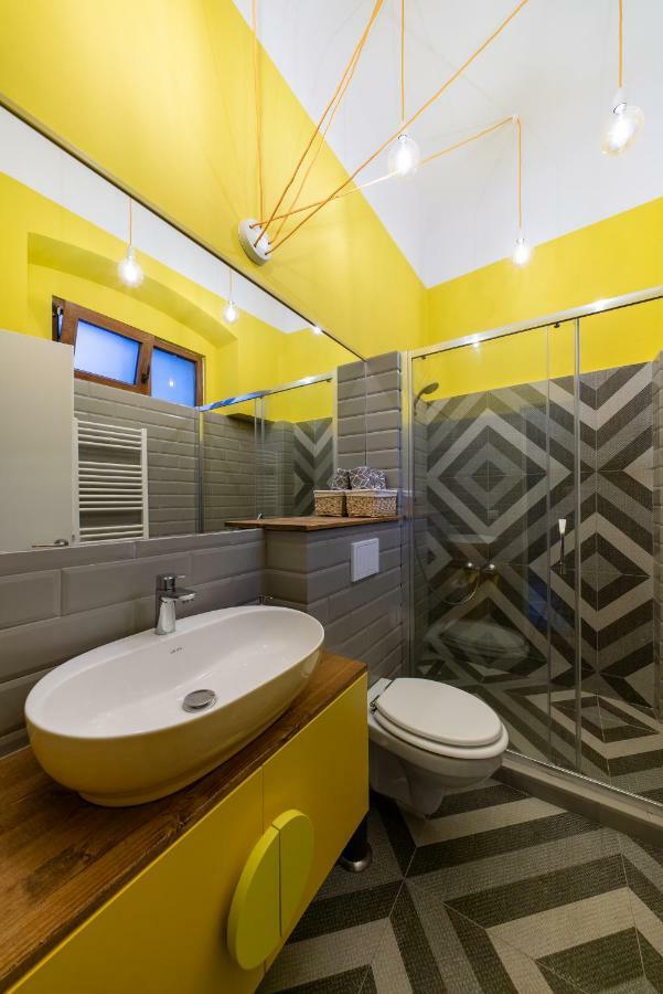 The Yellow Umbrella Studio Cluj-Napoca Ngoại thất bức ảnh